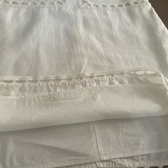 Ann Taylor White 100% linen Crochet Eyelet Blouse - Picture 5 of 10